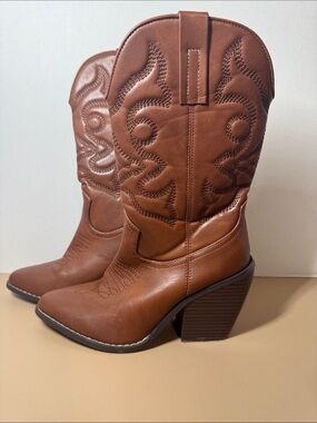 Yoki Women's Tan Western Embroidered Heeled Cowboy Boots